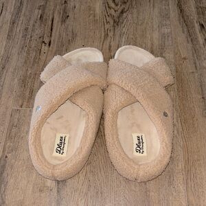 Fuzzy house slippers